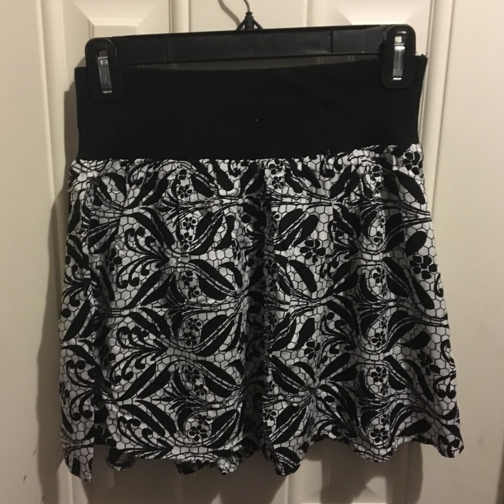 Black and white skirt size small